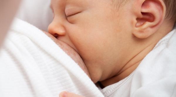 10 tips voor meer borstvoeding